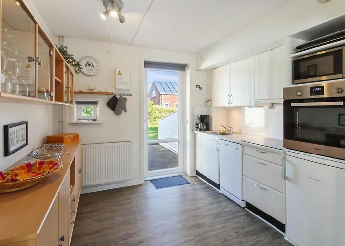 Apartment Mahena - 2-3km From The Sea By Interhome *